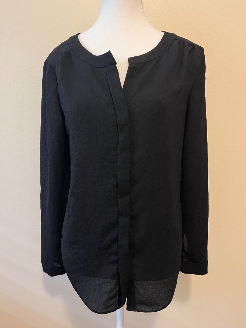 NWOT ARITZIA BABATON Crepe Tunic Blouse Long Sleeve Top S Black, Hidden Buttons